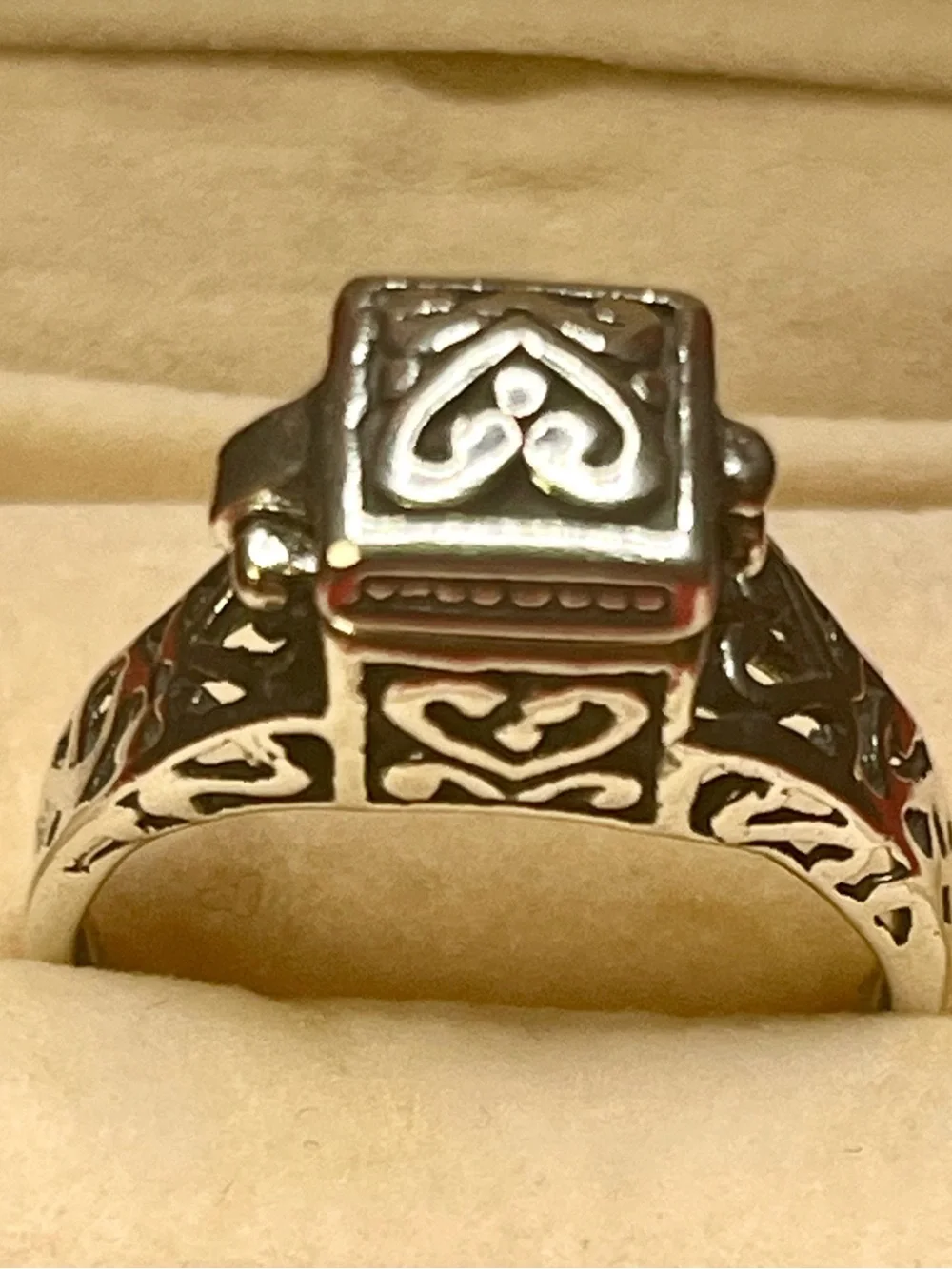 Sterling Silver Poison Ring Secret Compartment Hinged Size 8